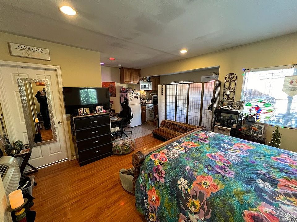 2nd image of 9318 Thompson Ave