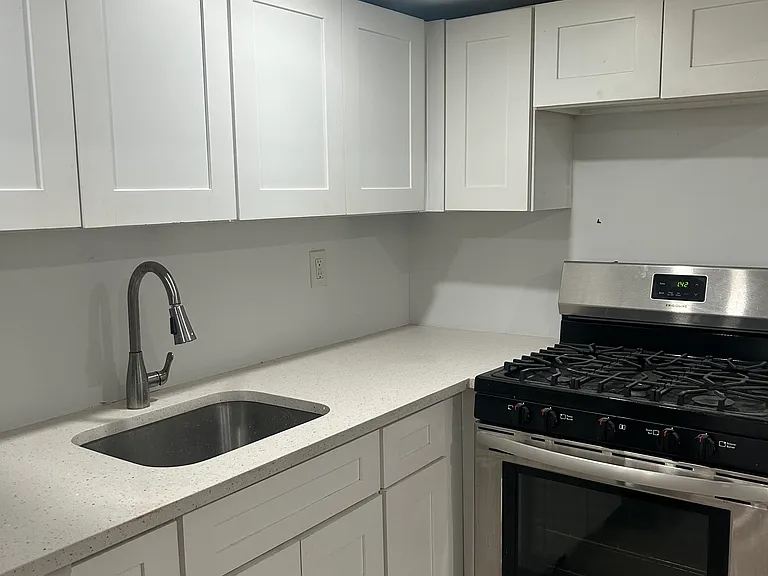 1827 Waterloo Pl #1 — Photo 2