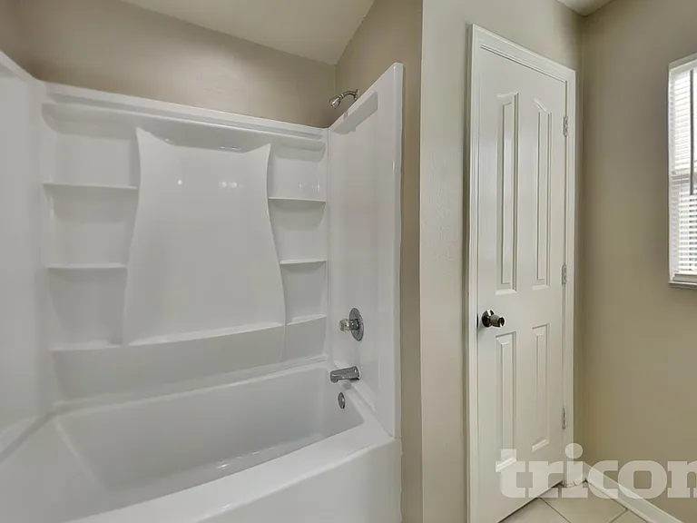 2483 Brownwood Dr — Photo 9