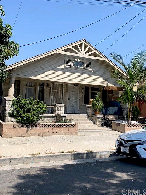 1st image of 322 W 12th St