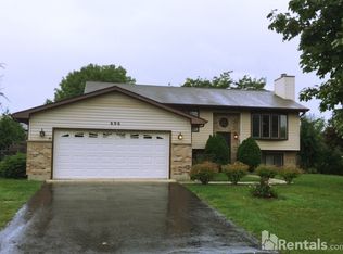 696 Colony Ave, Lindenhurst, IL 60046