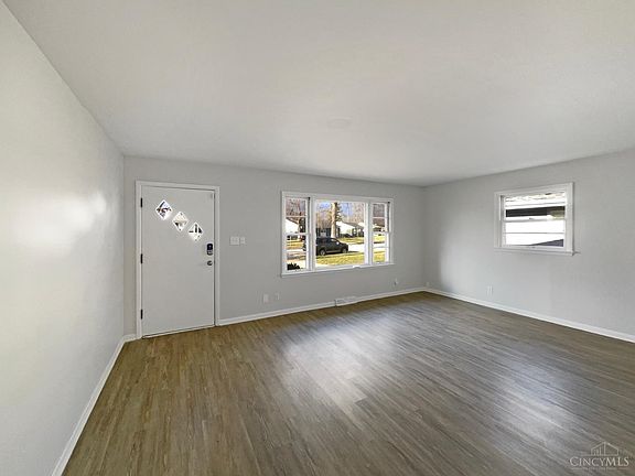 3rd image of 2828 Shartle St