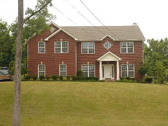Front view of 707 Cowan Dr.