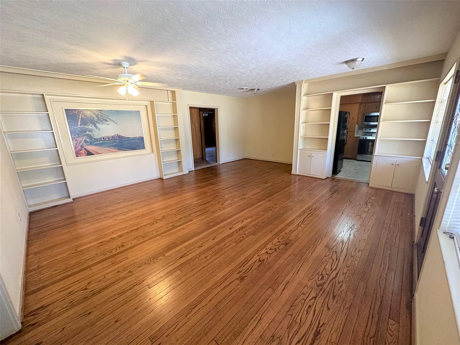 3 bed, 2.0 bath, 1986 sqft, $2,300 — Photo 4
