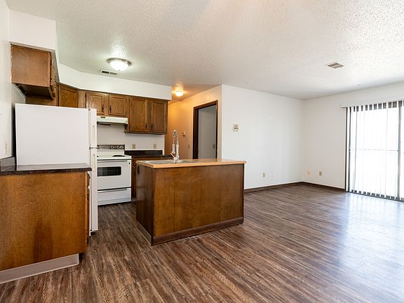 2nd image of 844 N Waco Ave #11262041