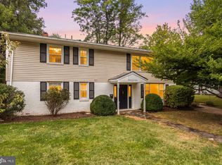 511 Walker St SW, Vienna, VA 22180