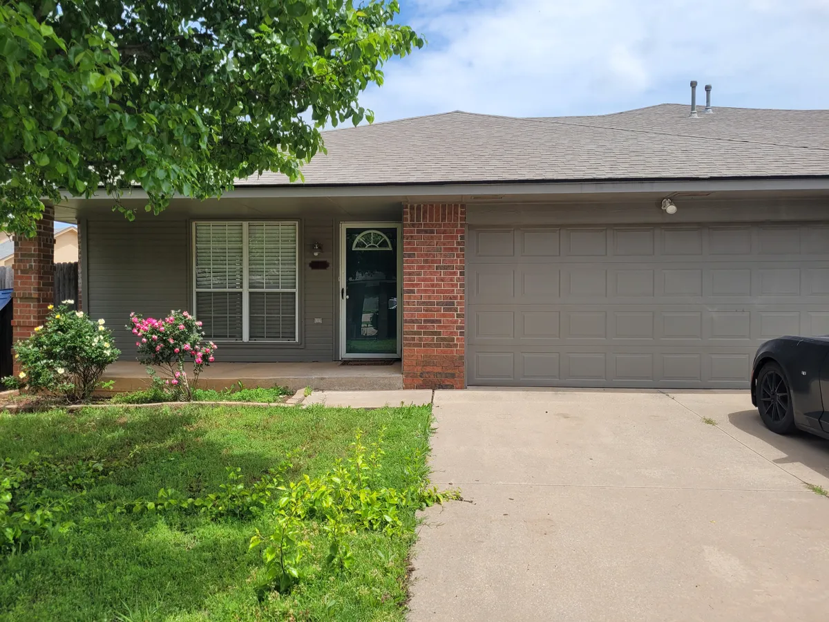 Primary Photo - 12724 Trout St #12724