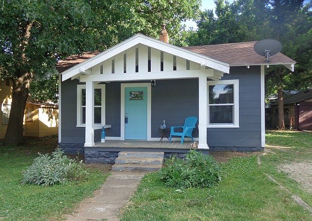 1st image of 921 W Olive Ave
