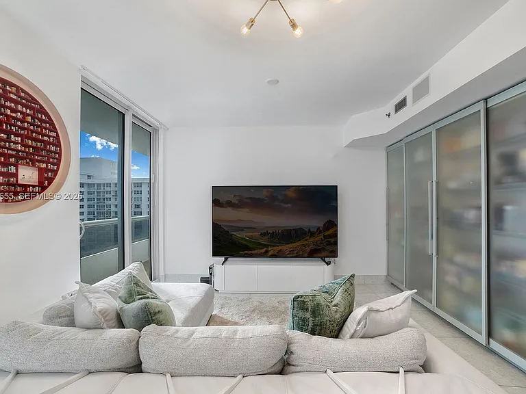 5801 Collins Ave #1200 — Photo 20