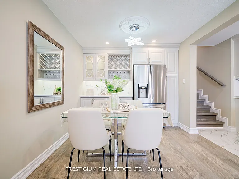 6 Willis Dr #UPPER LEVEL — Photo 13