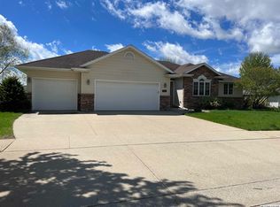 1217 Diamond Ct, Mason City, IA 50401