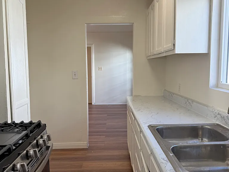 1322 N Serrano Ave — Photo 7