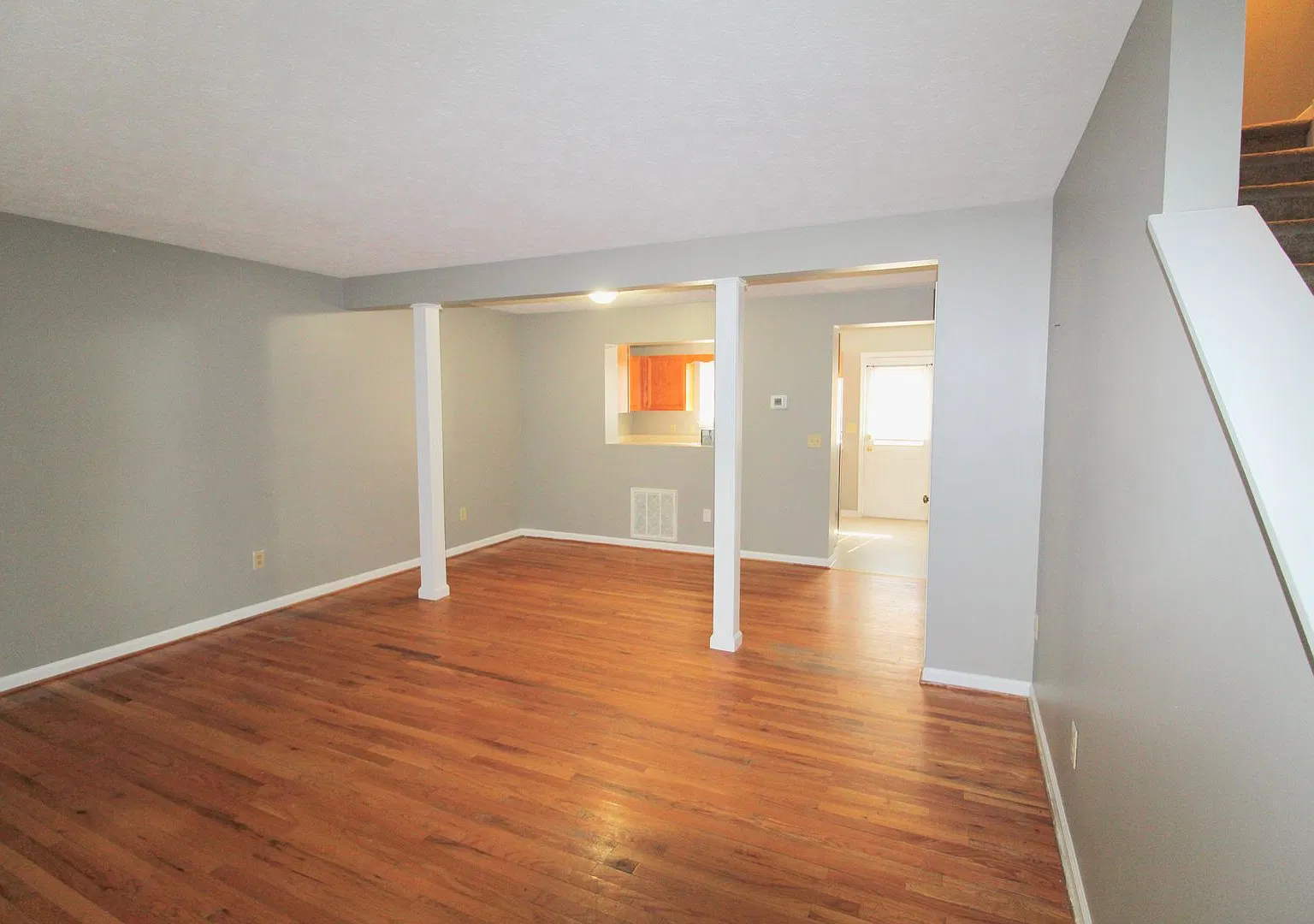 Beautiful 3-Bedroom Townhome for rent! — Photo 2