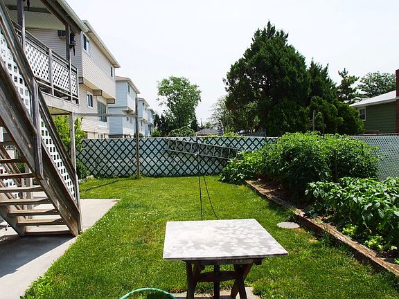4th image of 394 Dongan Hills Ave