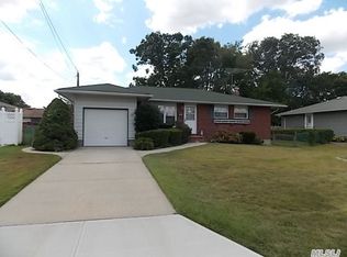 332 W 9th St, Deer Park, NY 11729