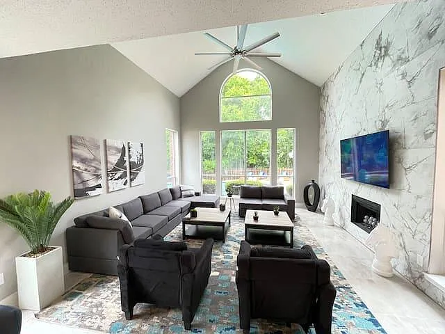 6 bed, 3000 sqft, $5,175 — Photo 4