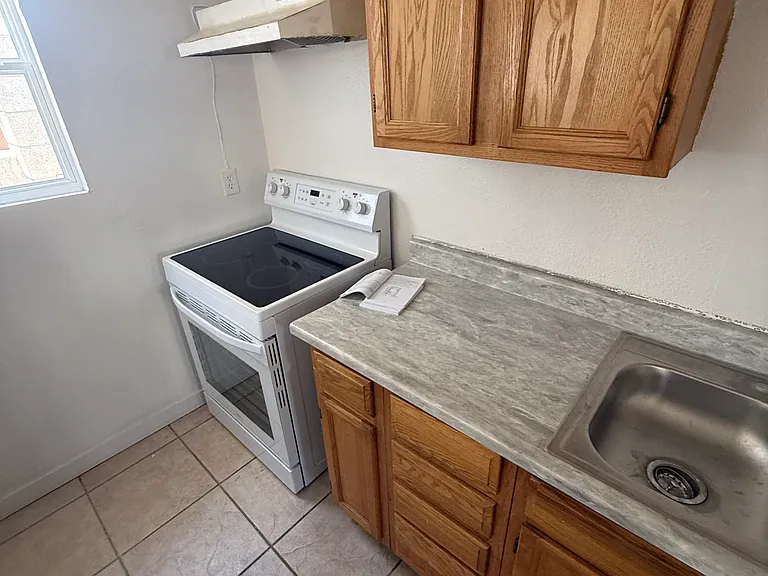 325 N 11th St #B — Photo 1