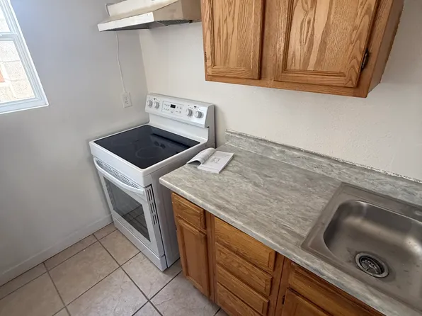 325 N 11th St #B, Las Vegas, NV 89101