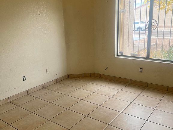 5th image of 5035 S Bloomfield Dr
