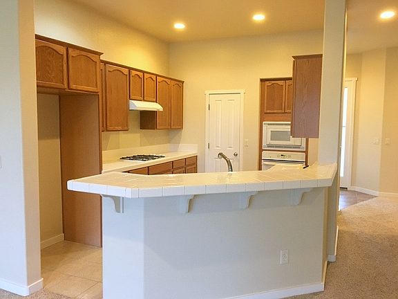 3rd image of 979 Turnberry Dr