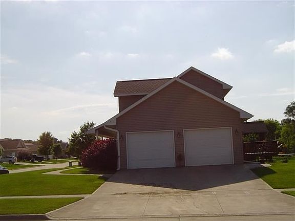 5th image of 905 Fox Valley Dr