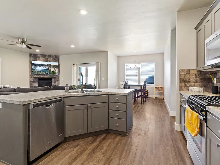 912 Birchton Loop — Photo 9