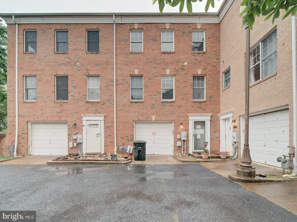 881A Barnaby Rd SE, Washington, DC 20032
