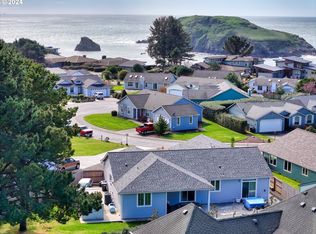 96410 Oceanside Dr E, Brookings, OR 97415