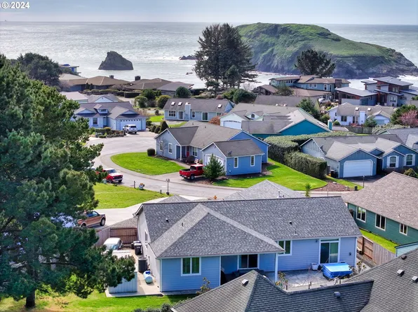 96410 Oceanside Dr E, Brookings, OR 97415