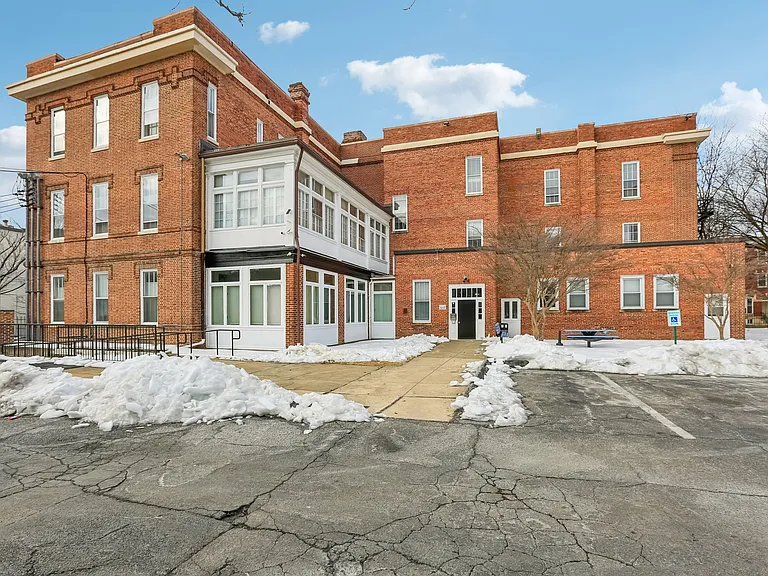 Peabody Apartments — Photo 33