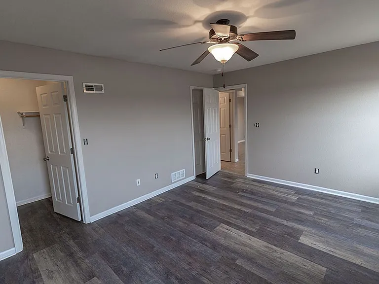1302 E Brown School Rd — Photo 11
