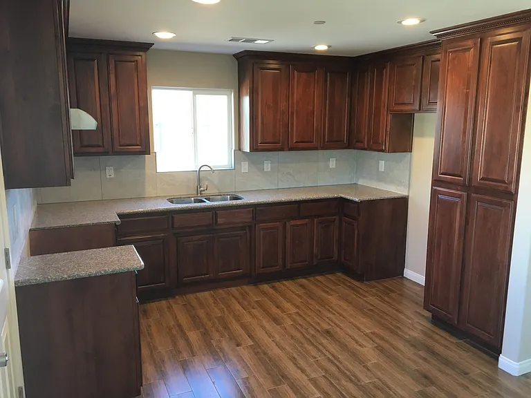 1005 S Baker St — Photo 10