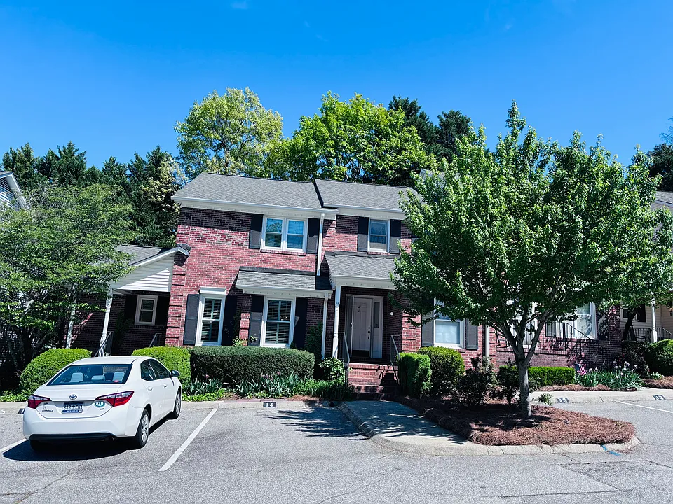 2808 E North St #15
