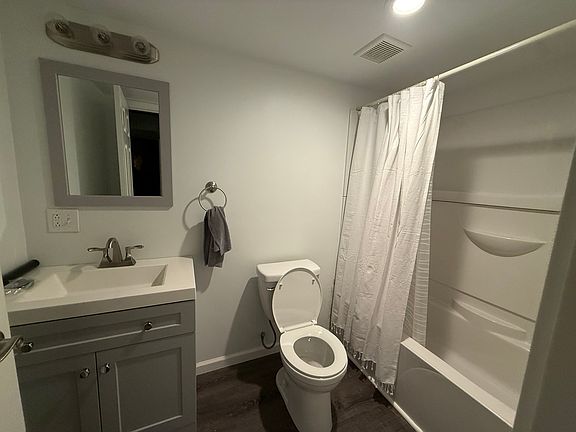 3rd image of 710 Shannon Ln