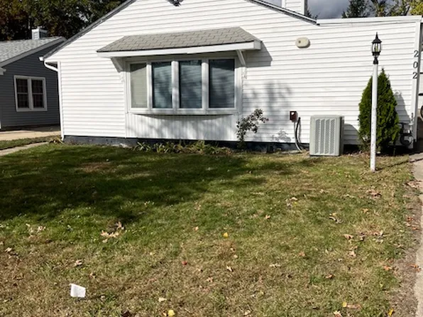 202 Ardennes Ave, Mishawaka, IN 46545