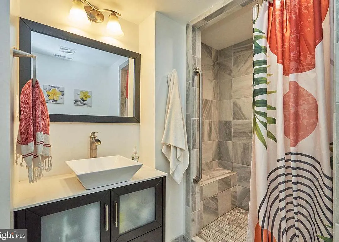 1 bed, 950 sqft, $1,900 — Photo 4