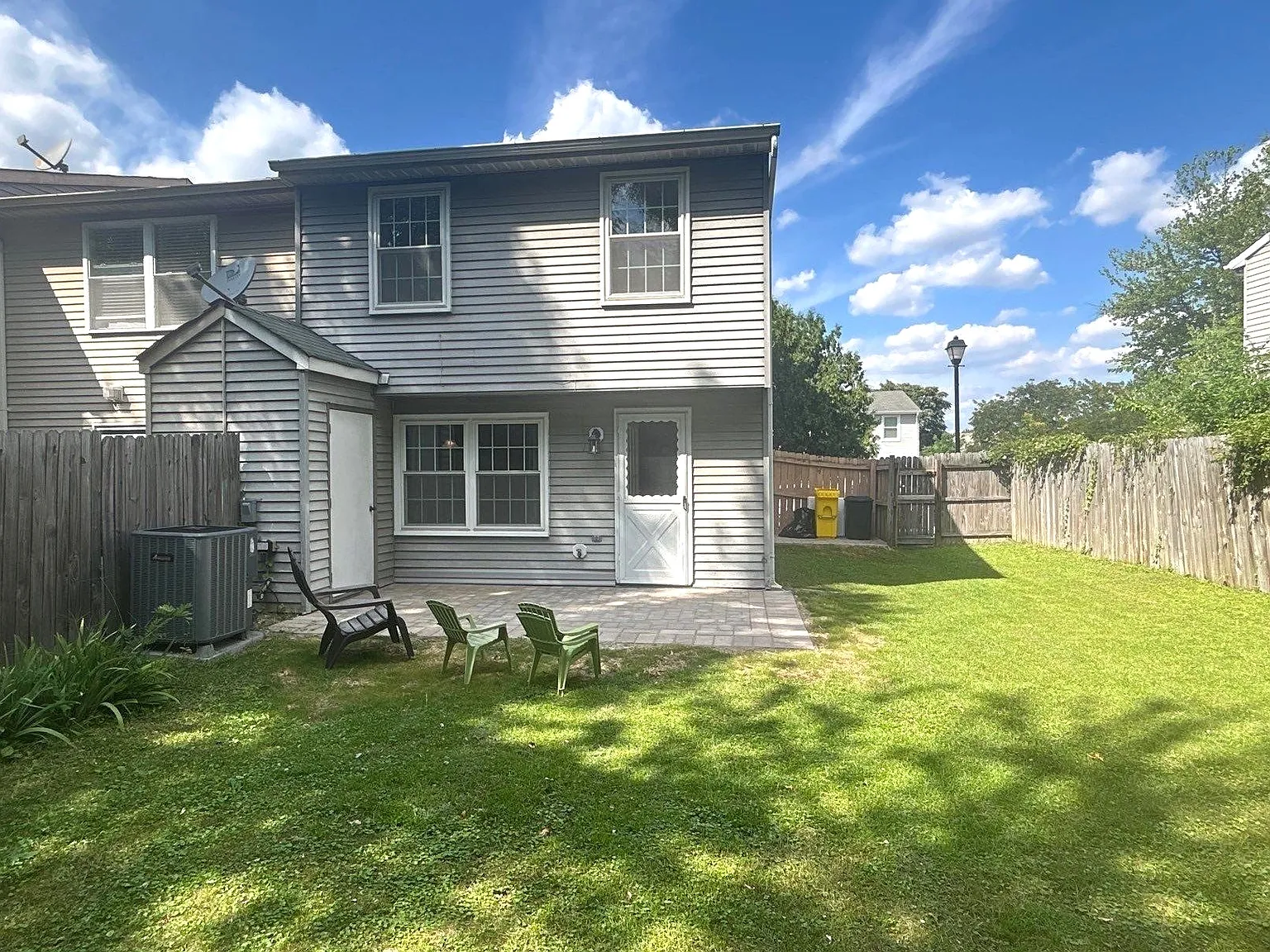 End Unit Townhome in Glen Burnie! — Photo 3