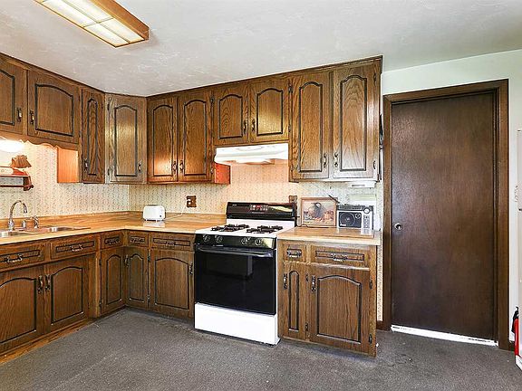 4th image of 1231 Doblon St