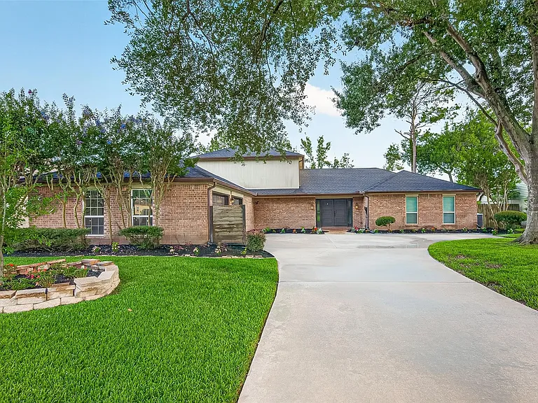 2103 Winged Foot Dr — Photo 1