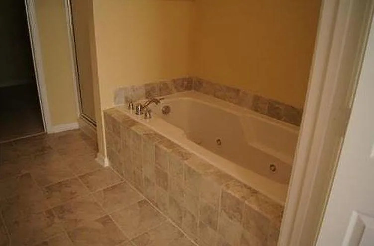 Building Photo - 42 Weslyn Park Dr #42
