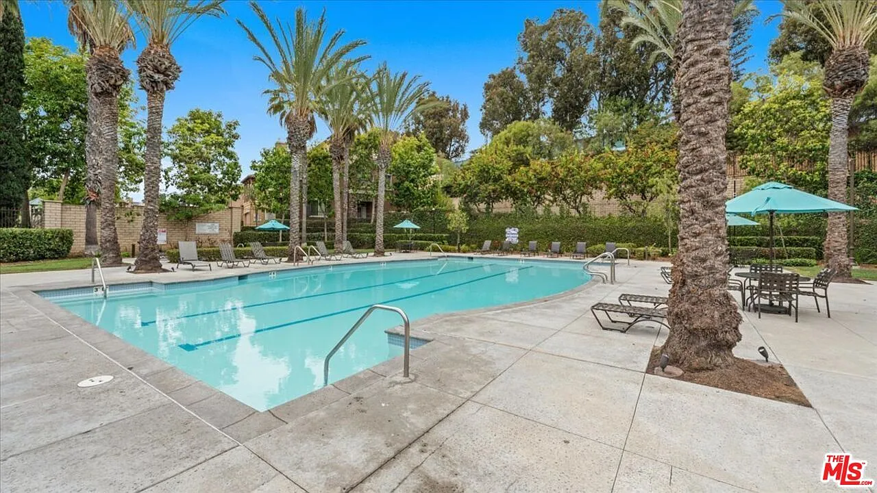 3 bed, 2.5 bath, 1713 sqft, $5,600 — Photo 1