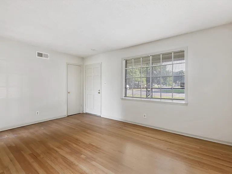 4918 Fairbrook Ave — Photo 5