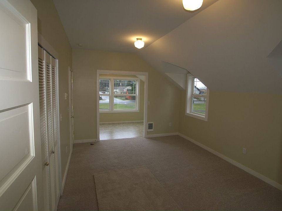 2nd image of 629 Lincoln Ave