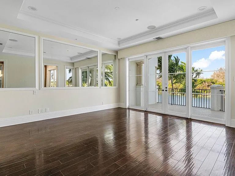 549 NE 19th Ave #C — Photo 27