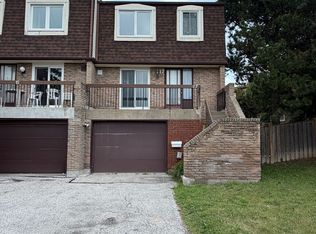 17 Sandhurst Cir #8, Toronto, ON M1S4B2