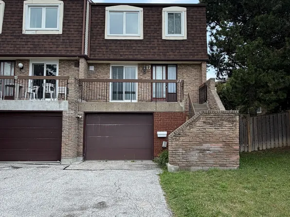 17 Sandhurst Cir #8, Toronto, ON M1S 4B2