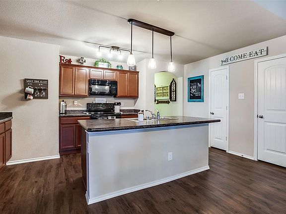 2nd image of 303 Hawthorn Dr