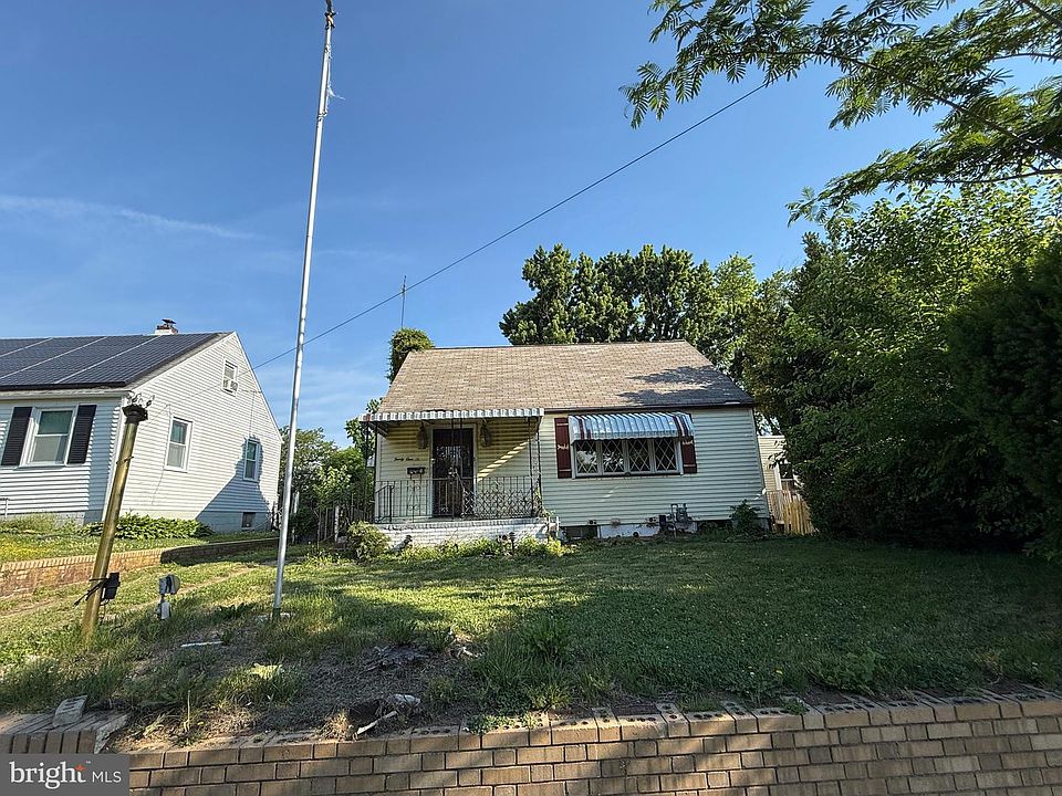 1st image of 31 E 10th Ave