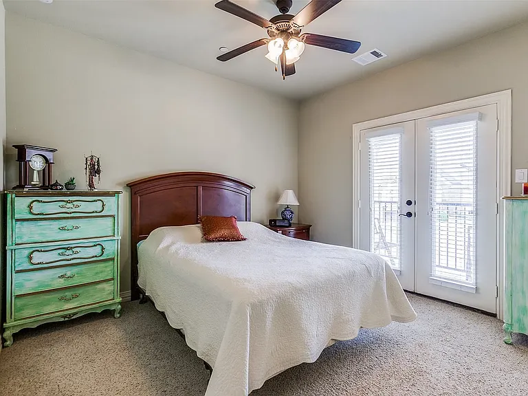 813 Newhaven Dr — Photo 13