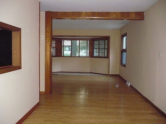 4th image of 303 Delcy Dr